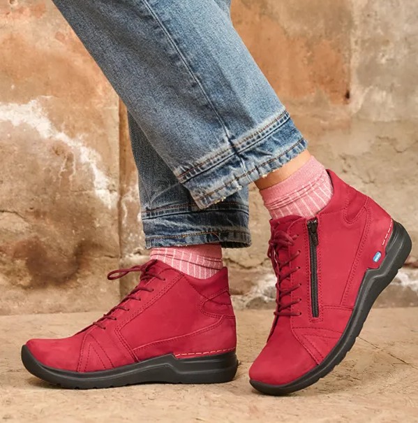 06606-11530-Lifestyle Woman Wearing Wolky Why Bootie with Jeans and Socks