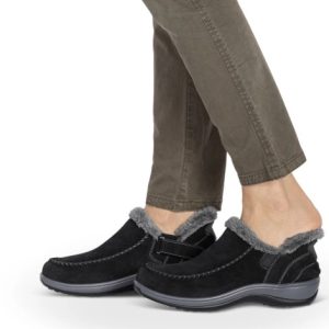 Stepping Into Orthofeet Lorin in Black